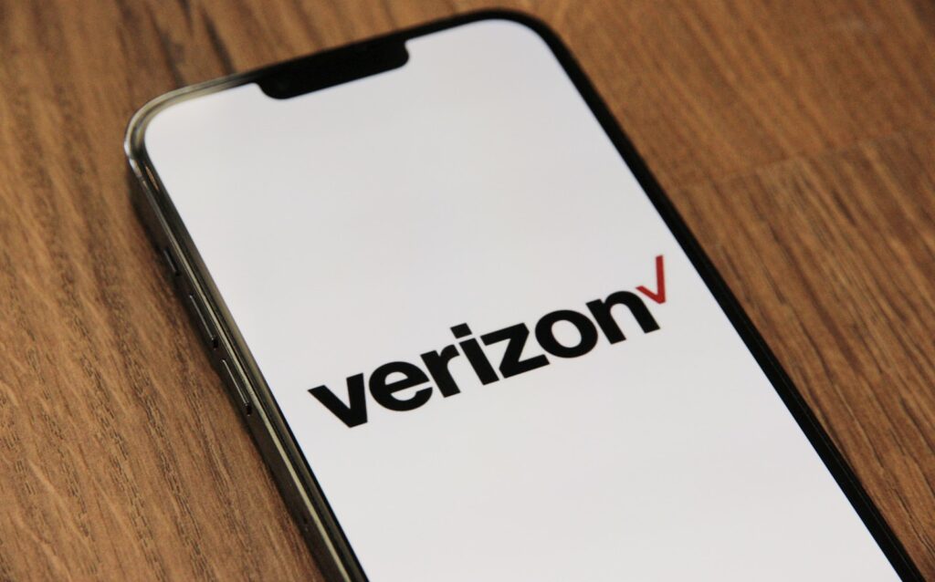 Can Verizon’s Lite Plan Save Rural America’s Connectivity? 4 the verizon logo is displayed on an iphone